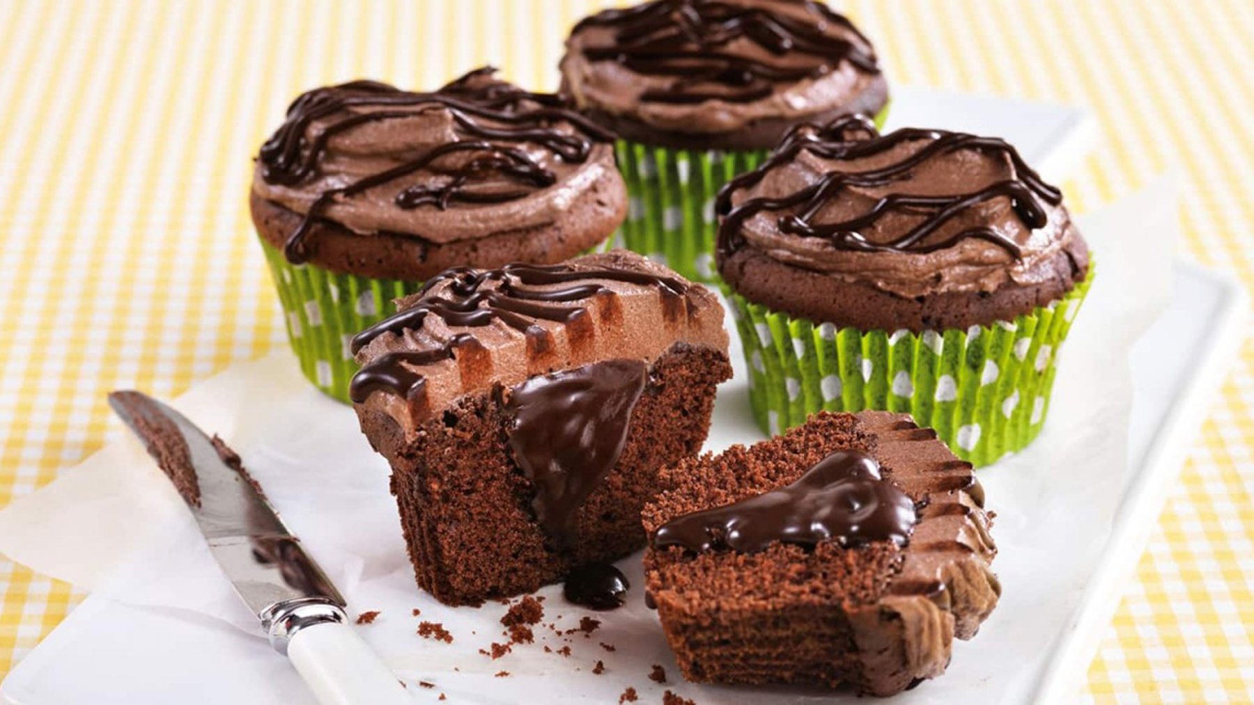 Chocolate Fondant Cupcakes White Wings